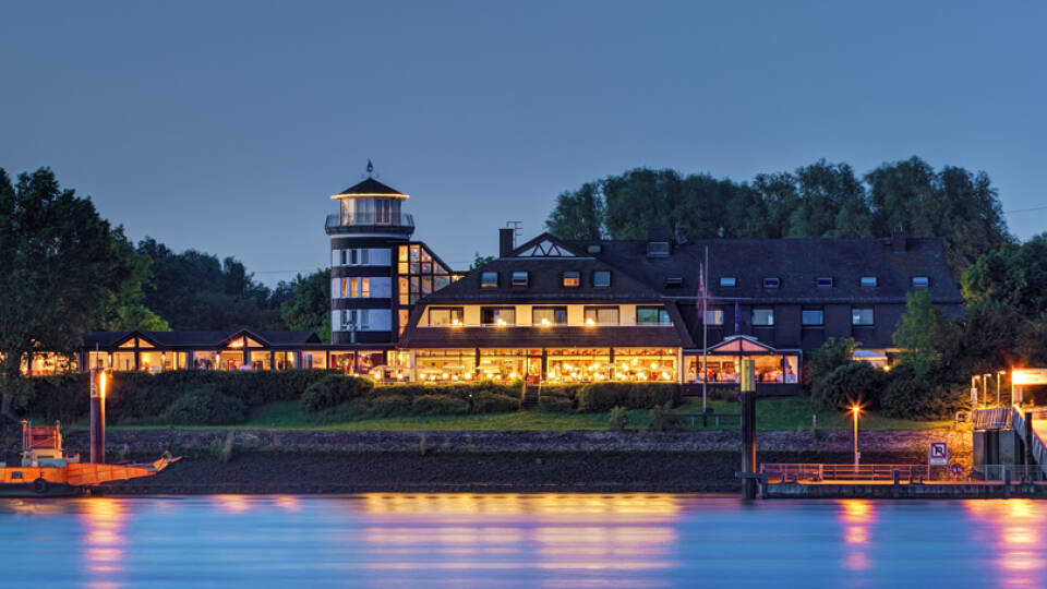 Das familiengeführte Hotel Fährhaus Farge liegt direkt an der Weser.
