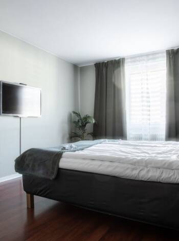 Här bor ni bekvämt i individuellt och trivsamt inredda hotellrum.