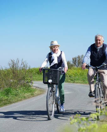 Trelleborg med omnejd utforskas med fördel på cykel med fina cykelbanor i och utanför centrum.