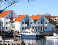 Läge vid fjorden och utsikt över fjorden.