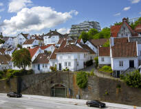 Vakre Stavanger ligger bare en 30-minutters kjøretur fra hotellet.