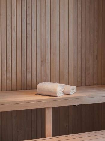 Varva upplevelser med träning och avkoppling i hotellets gym och bastu.