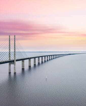 Nehmen Sie den Zug über die Öresundbrücke und kombinieren Sie Malmö und Kopenhagen.