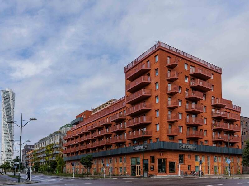 Hotellet bjuder på ett både centralt och fint läge i Västra Hamnen.