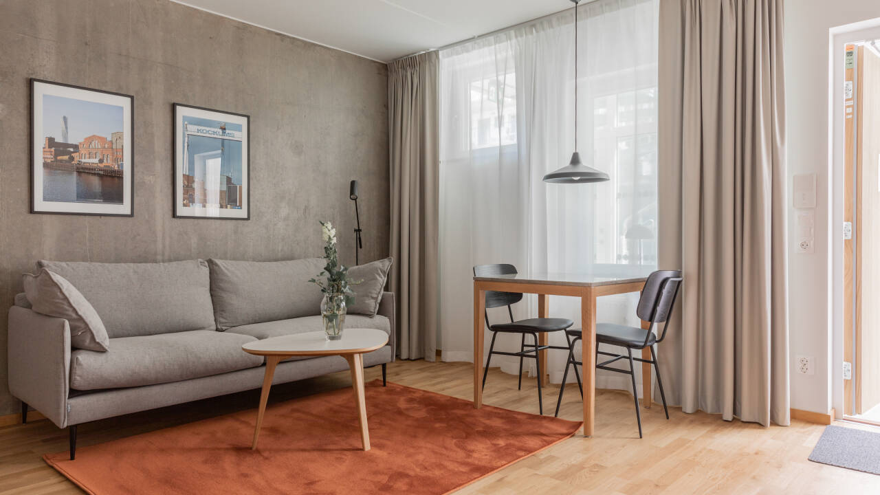 Die geräumigen Zimmer des Hotels verfügen über eine eigene Küche und ein eigenes Bad.