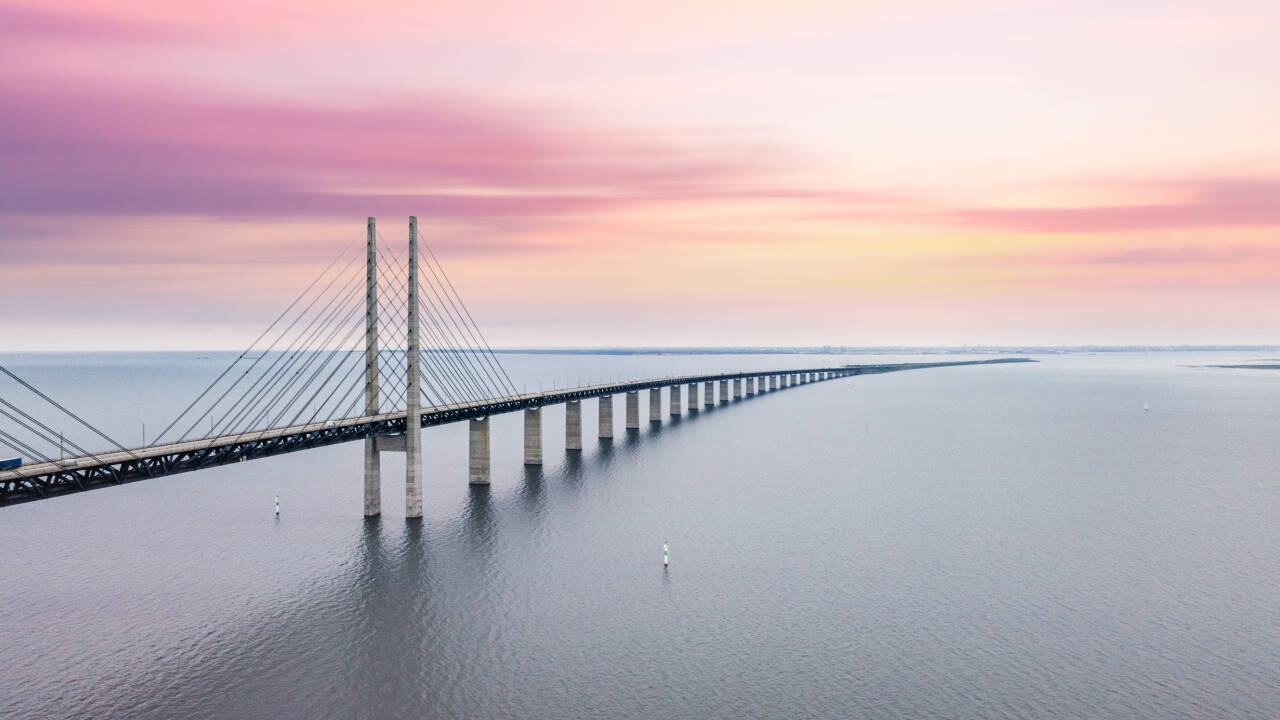Ta toget over Öresundsbroen og kombiner Malmö og København.