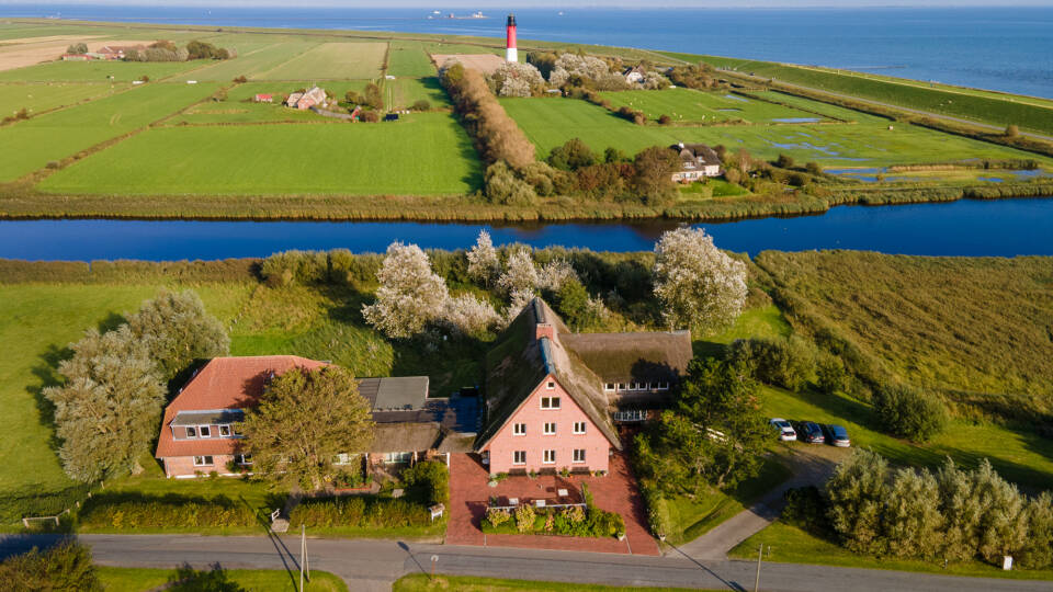 Hotel MeerLand is 2 minutes from the lighthouse, offering views over the National Park.