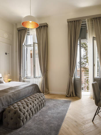 De komfortable, elegante rommene har nylig blitt renovert, med fine historiske detaljer.