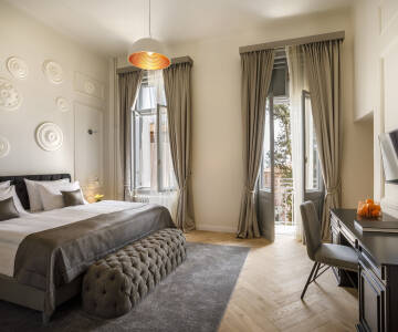 De komfortable, elegante rommene har nylig blitt renovert, med fine historiske detaljer.