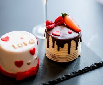 Das Café Imperial bewirtet Sie mit hausgemachten Desserts und leckerem Kaffee.