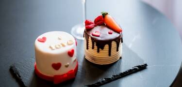 Das Café Imperial bewirtet Sie mit hausgemachten Desserts und leckerem Kaffee.