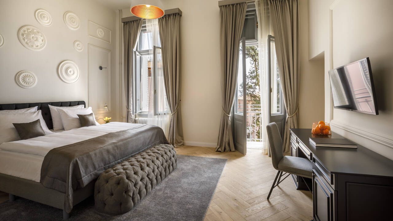 De komfortable, elegante værelser er nyligt renoverede, med fine historiske detaljer.