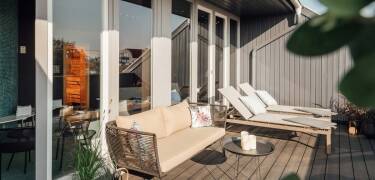 Das Hotel hat neben einer Terrasse auf dem Marktplatz auch eine Dachterrasse für die perfekte Auszeit vom Trubel.