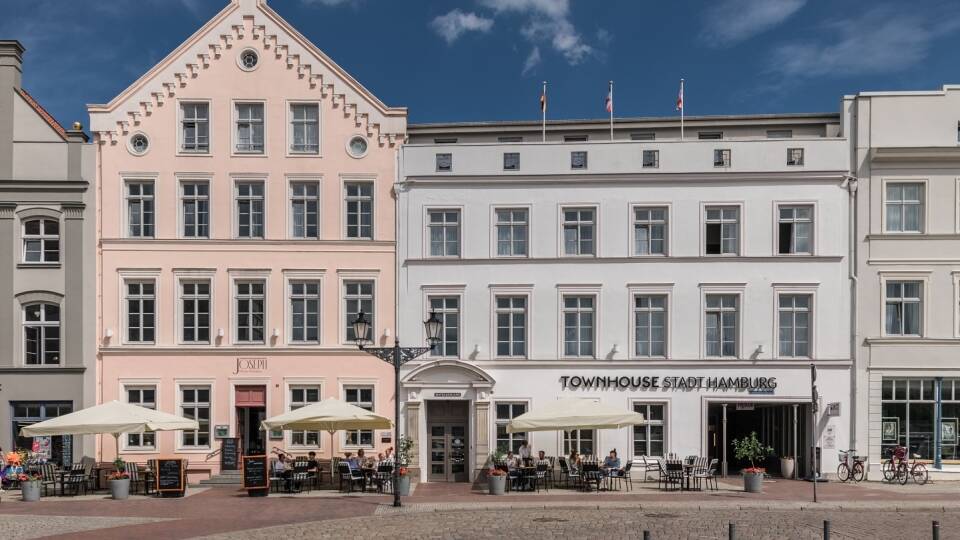 Townhouse Wismar ligger direkt vid Wismars berömda torg.