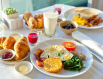 Varje morgon kan ni starta dagen på bästa möjliga sätt, med en härlig frukost.