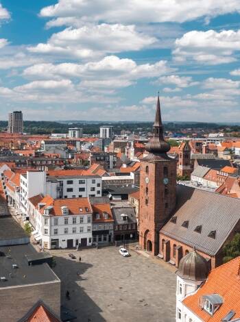 Upplev Horsens och dess utbud av shopping, historia och kultur under en dag.