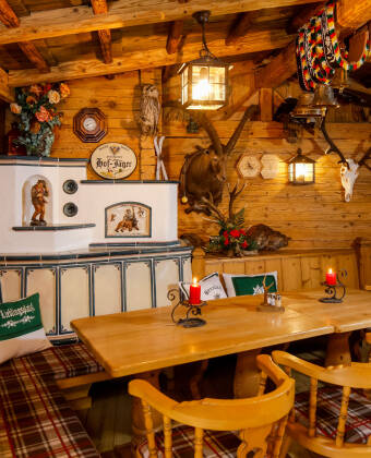 Im gemütlichen Hotelrestaurant genießen Sie regionale Spezialitäten nach traditionellen Familienrezepten.