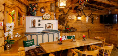 Im gemütlichen Hotelrestaurant genießen Sie regionale Spezialitäten nach traditionellen Familienrezepten.