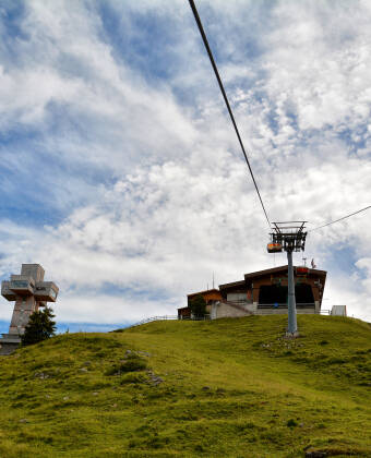 Erkunden Sie die berühmte Buchensteinwand mit dem Jakobskreuz.