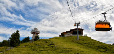 Utforsk den berømte Buchensteinwand med Jakobkorset.