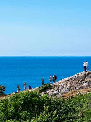 Die dramatischen Klippen und Küstenpfade des Kullaberg sind ideal für aktive Tage im Freien.