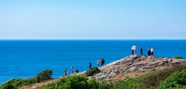 Kullabergs dramatiske klipper og kyststier er perfekte for aktive dager ute.
