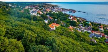 The charming fishing villages of Mölle and Arild are just minutes away.