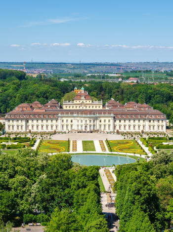 Hotellet ligger mellan Ludwigsburg och Stuttgart. Tysklands största barockpalats "Residenzschloss Ludwigsburg" ligger i Ludwigsburg.