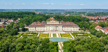 Hotellet ligger mellan Ludwigsburg och Stuttgart. Tysklands största barockpalats "Residenzschloss Ludwigsburg" ligger i Ludwigsburg.