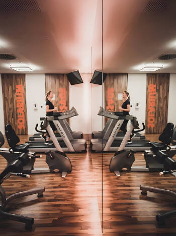 Spaavdelningen har bastu och fitnesscenter - så det finns gott om möjligheter till avkoppling och välbefinnande.