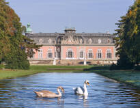 Benrath Slot med den store park i det sydlige Düsseldorf er bestemt et besøg værd.