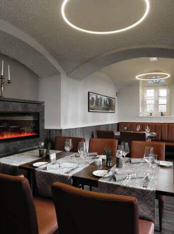 Avnjut god mat och dryck under frukost och middag i hotellets trevliga restaurang.