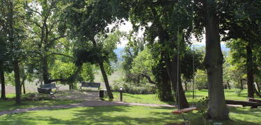 A walk through the hotel's own romantic park with sunbathing lawn, garden pavilion, summer terrace and herb garden offers wonderful relaxation.