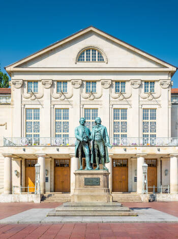 Besök den tyska nationalteatern (Deutsche Nationaltheater) i Weimar.