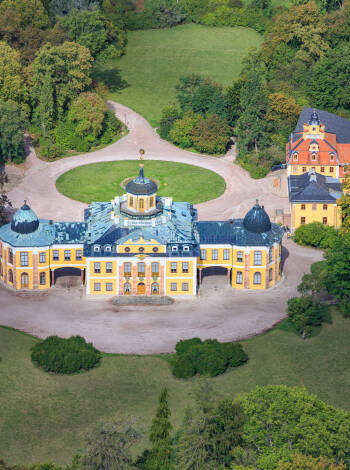 Åk på utflykt till slottet 'Schloss Belvedere' som ligger söder om Weimar.