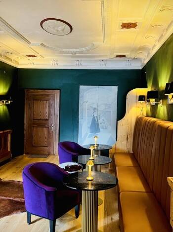 Drycker och viner serveras med stil i Alfons Lounge.