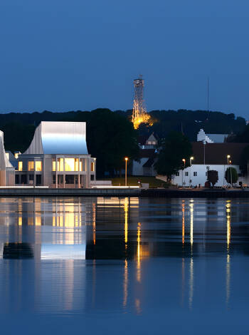 Upplev Utzons unika arkitektur i Musikens Hus och se de senaste utställningarna på Aaltos museum Kunsten i Aalborg.
