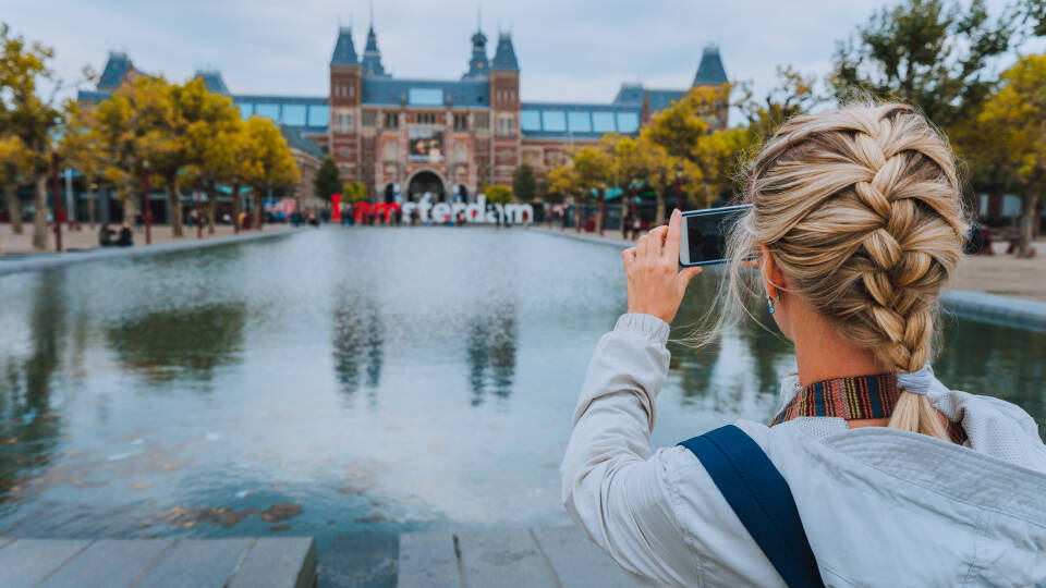 I Amsterdam venter jer kultur, historie, oplevelser og shopping. Besøg bl.a. Rigsmuseet med udstillinger om kunst, håndværk og historie som omdrejningspunkt