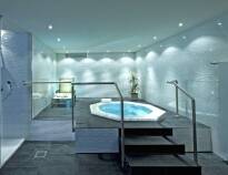 Under Jeres ophold har I fri adgang til hotellets relaxafdeling med boblebad, sauna og fitnesslokale.