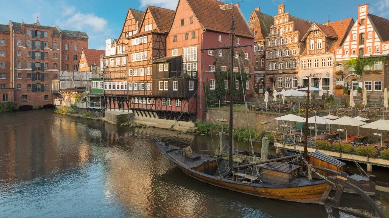 Den gamle hansestad Lüneburg har en charmerende atmosfære fyldt med hyggelige beværtninger.