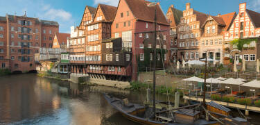 Den gamle handlebyen Lüneburg har en sjarmerende atmosfære full av hyggelige restauranter.