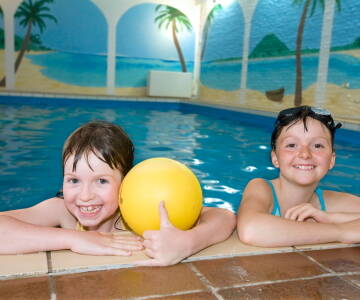 Nach einem Tag voller Sehenswürdigkeiten und Erlebnisse oder bei schlechtem Wetter können Sie im hoteleigenen Wellnessbereich entspannen.