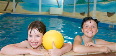 Nach einem Tag voller Sehenswürdigkeiten und Erlebnisse oder bei schlechtem Wetter können Sie im hoteleigenen Wellnessbereich entspannen.