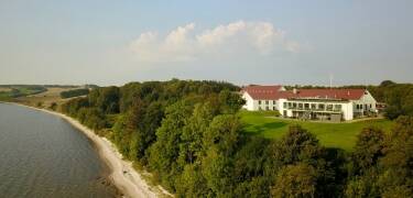 Vom Hotel ist es nicht weit bis zum Limfjord, der zu Spaziergängen einlädt.