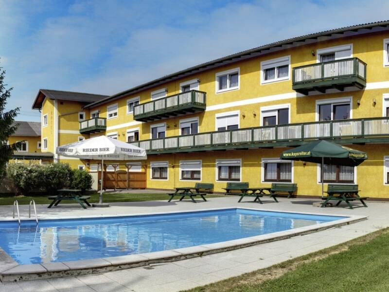 Hotel Gasthof Danzer, med sin utomhuspool, är perfekt för en sommarsemester i Oberösterreich.