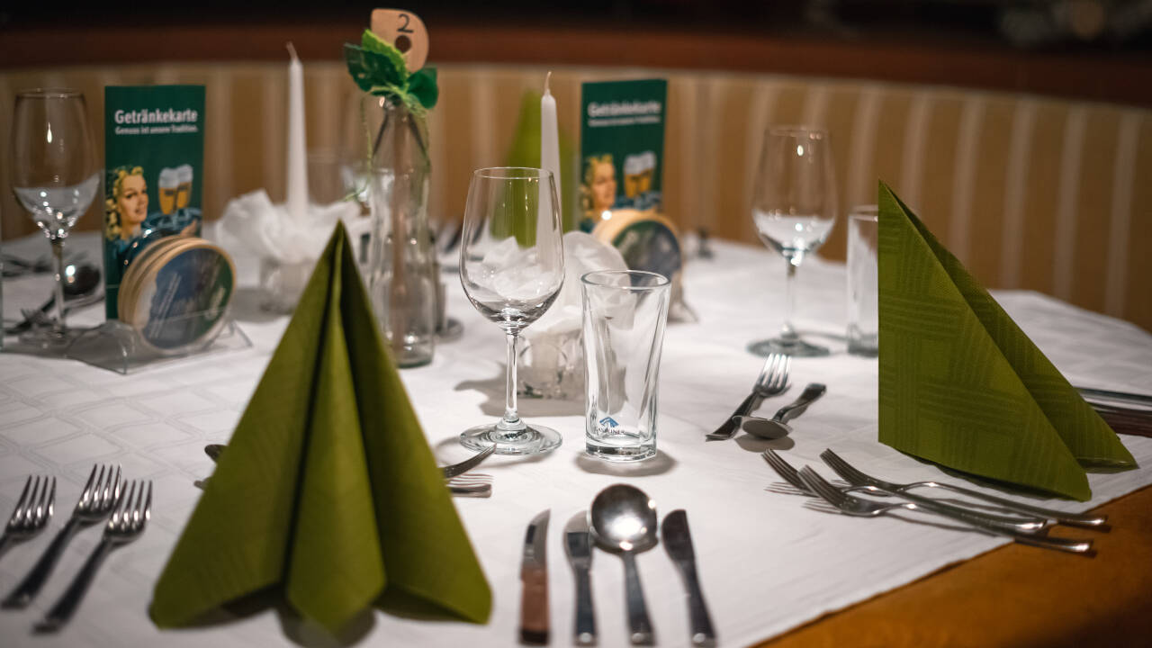 Nyd østrigske specialiteter i restauranten og slap af i vinbaren eller den lyse vinterhave.