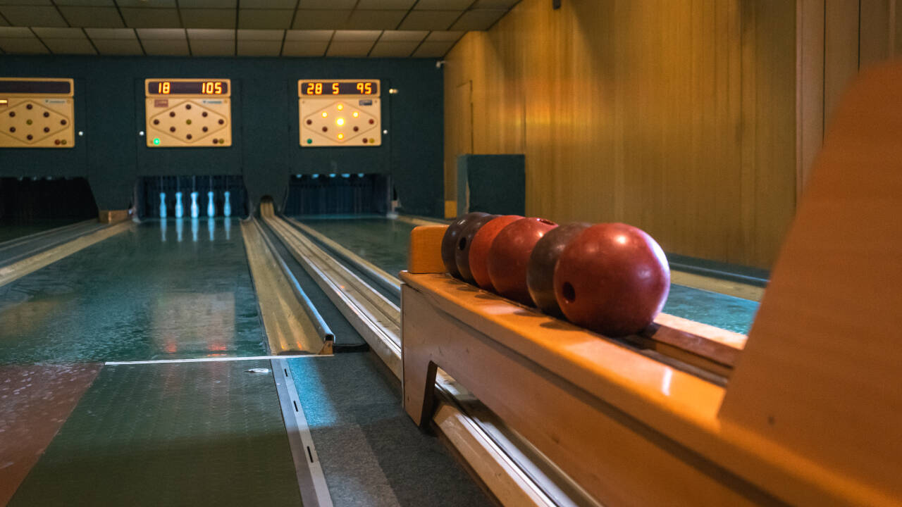 Nyd en sjov og hyggelig omgang bowling på hotellets automatiske baner.