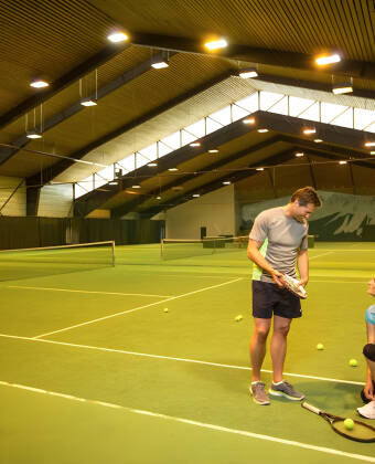 På hotellet finns tennis- och squashbanor och ett topputrustat gym.