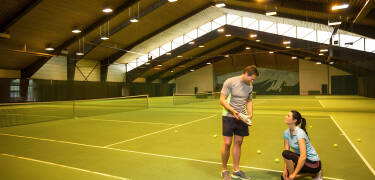 På hotellet finns tennis- och squashbanor och ett topputrustat gym.