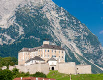 Inkl. Schladming Sommercard mit vielen kostenlosen oder vergünstigten Aktivitäten, zum Beispiel dem Eintritt aufs Schloss Trautenfels.